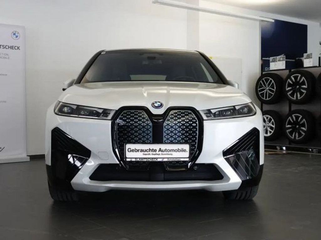 BMW iX