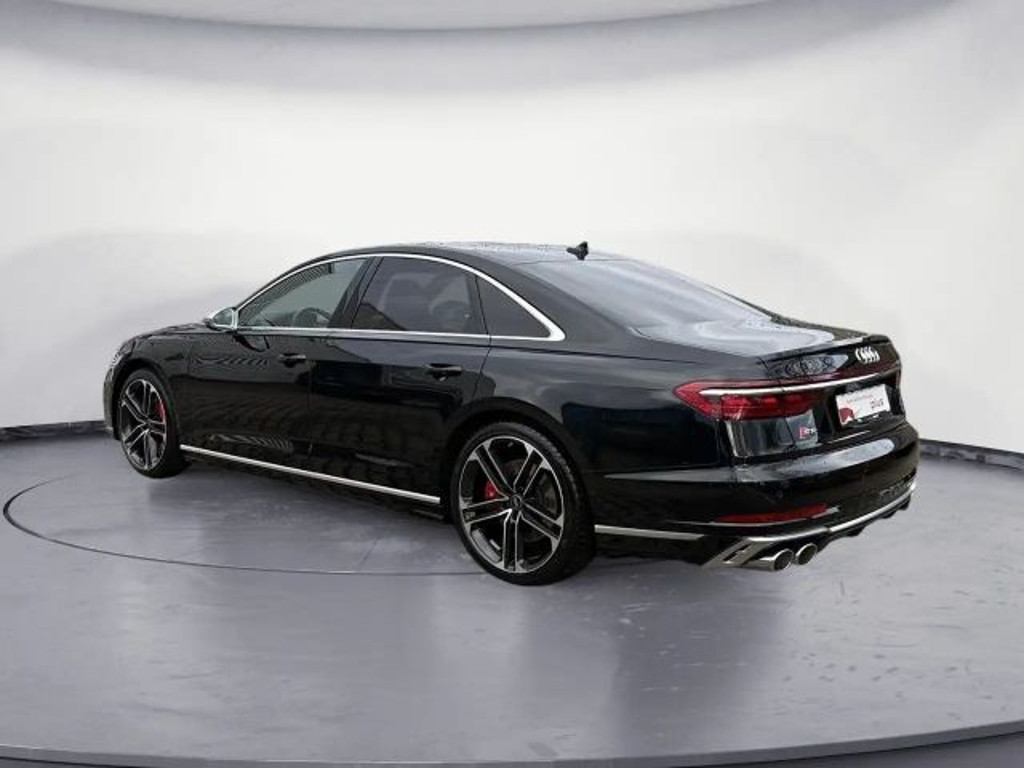 Audi S8