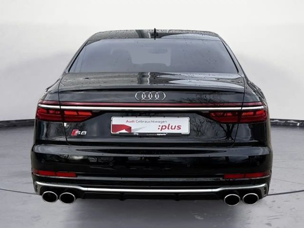 Audi S8