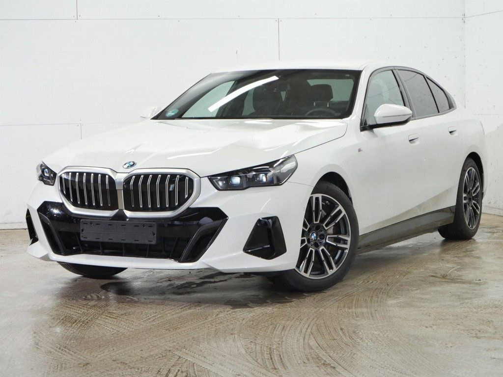 BMW i5 Sedan
