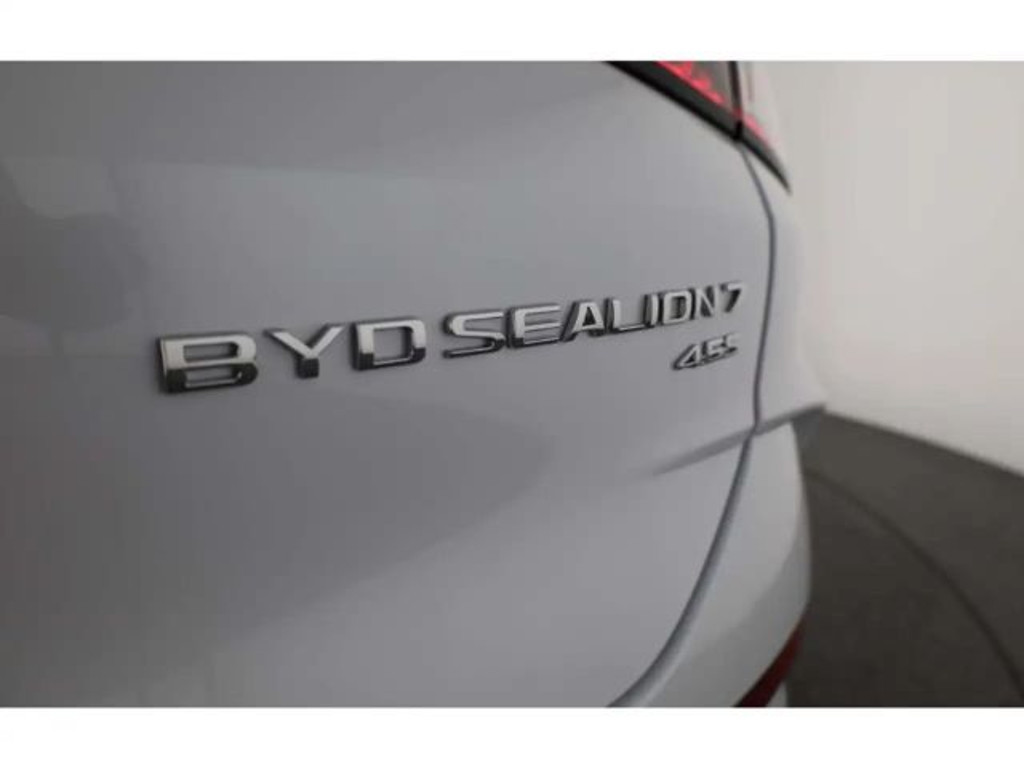 BYD Sealion 7
