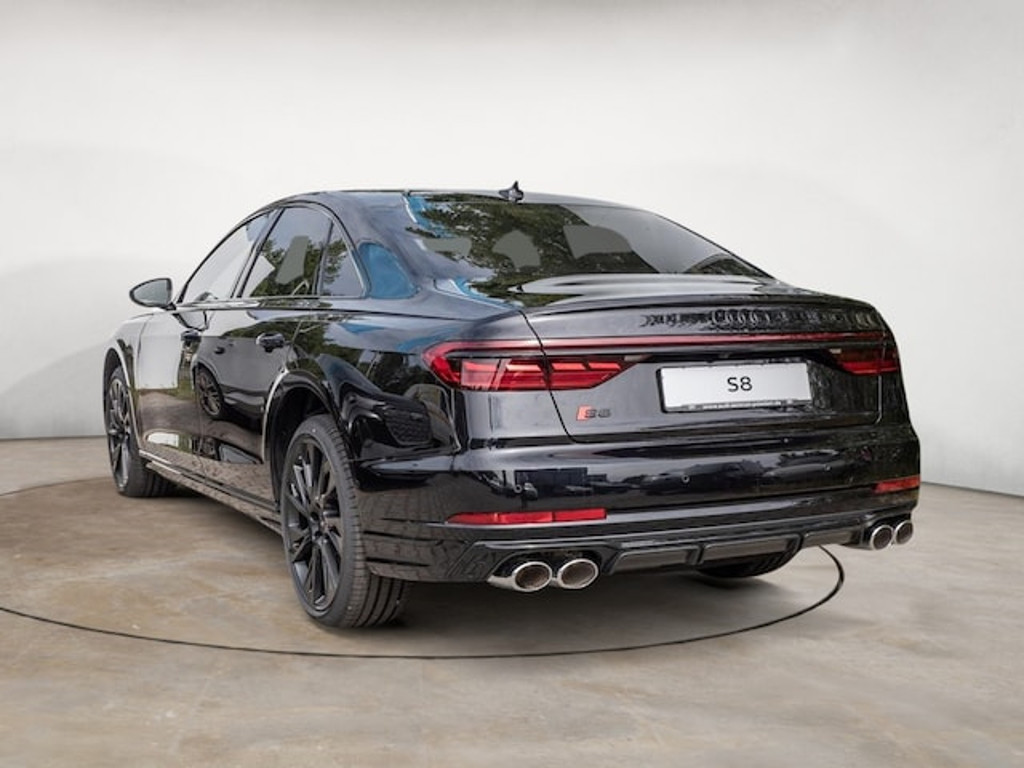 Audi S8