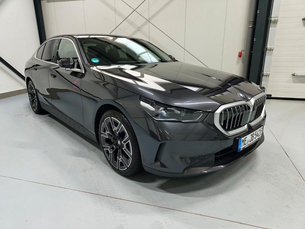 BMW i5 Sedan