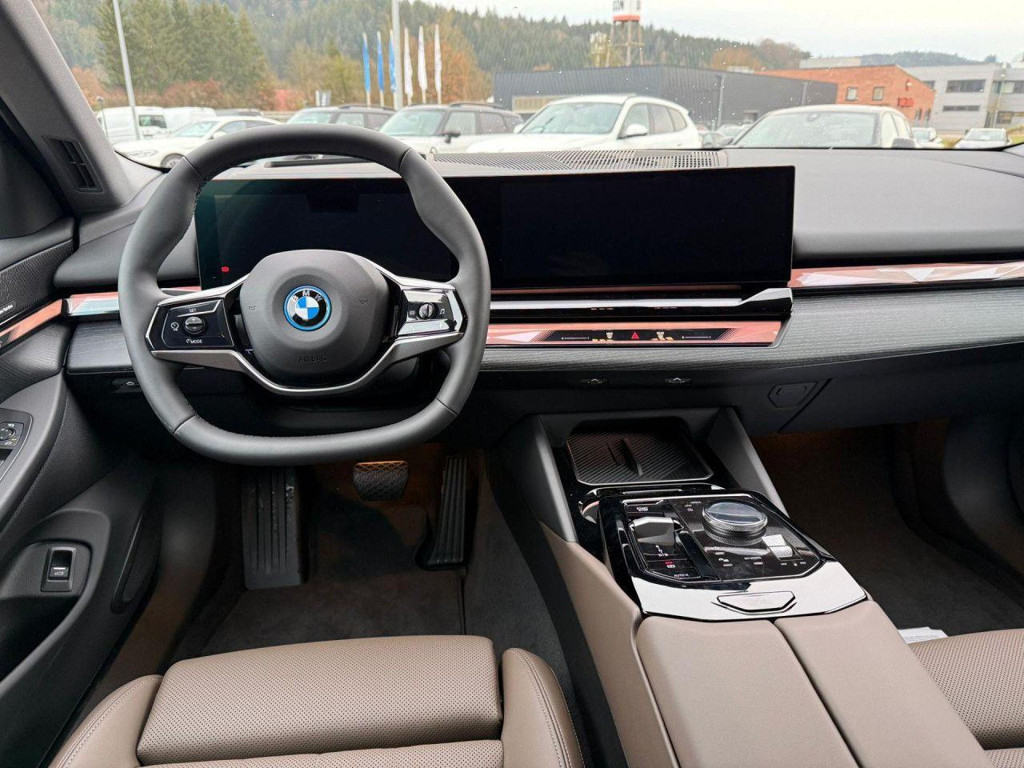 BMW i5