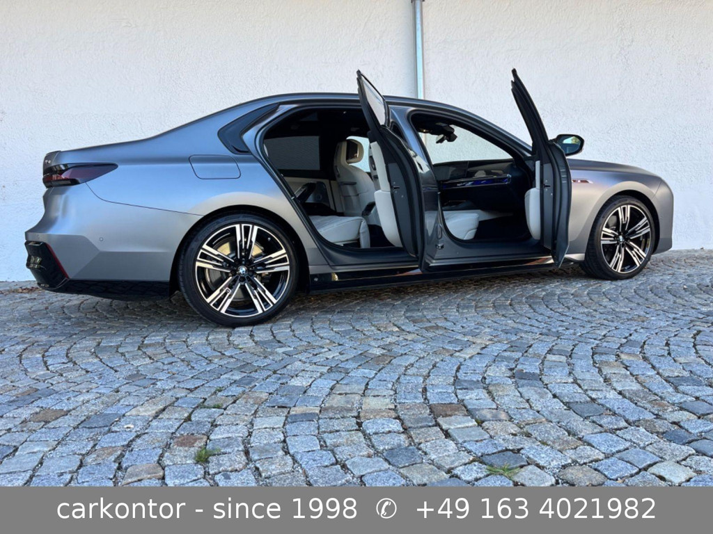 BMW i7