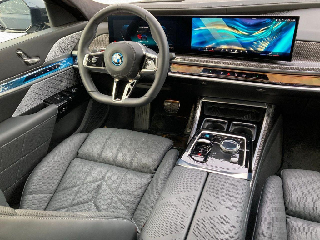 BMW i7