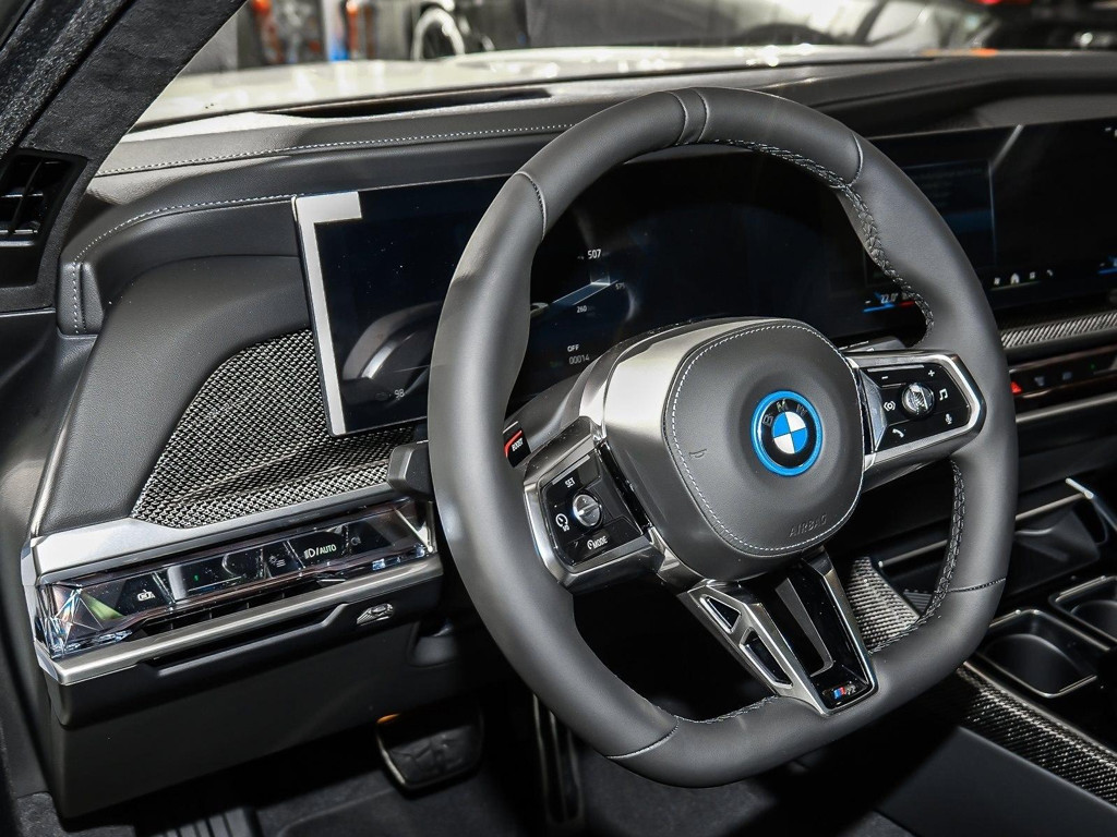 BMW i7
