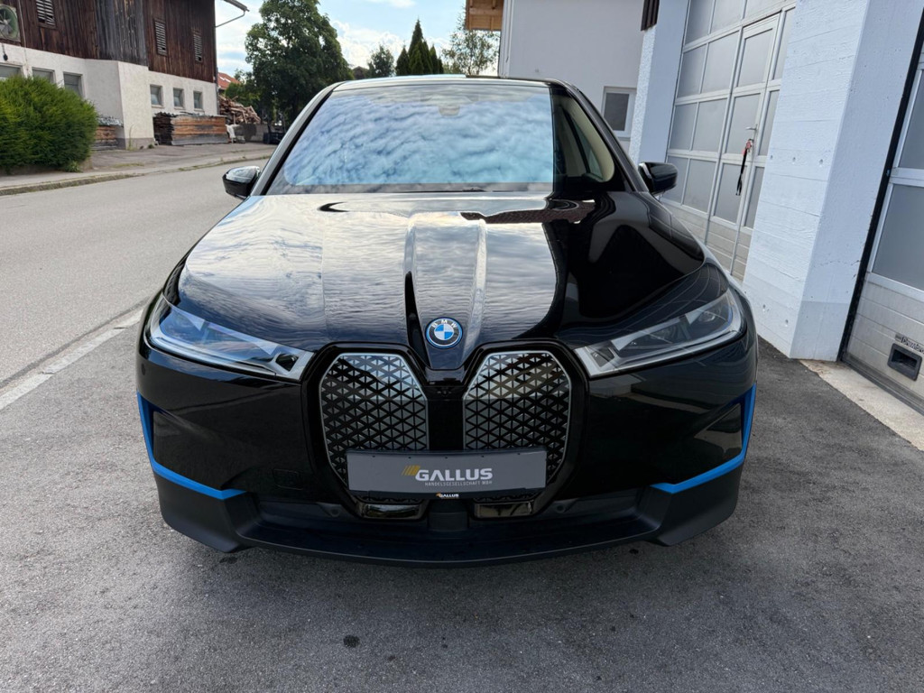 BMW iX