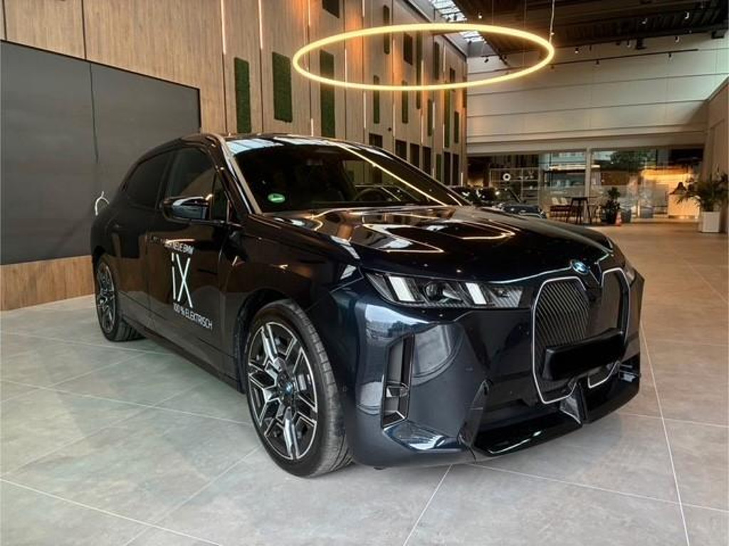 BMW iX xDrive60