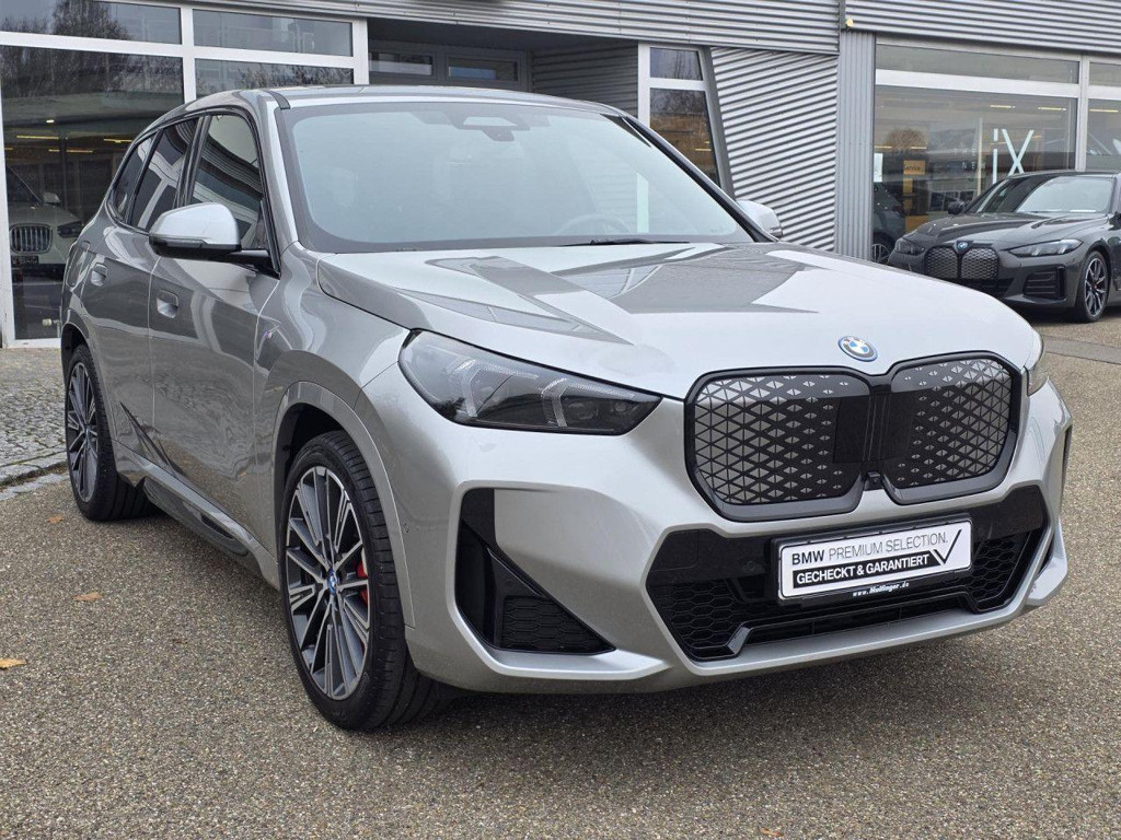 BMW iX1
