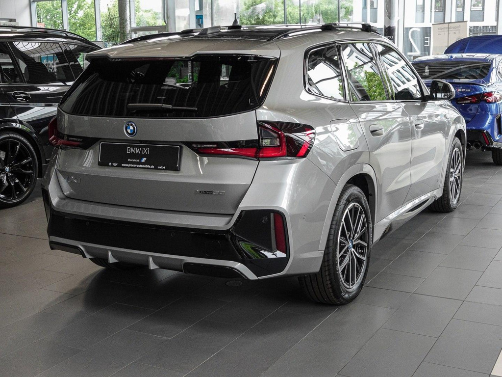 BMW iX1