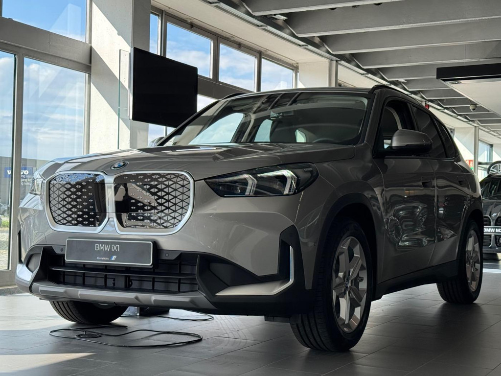 BMW iX1 xDrive30