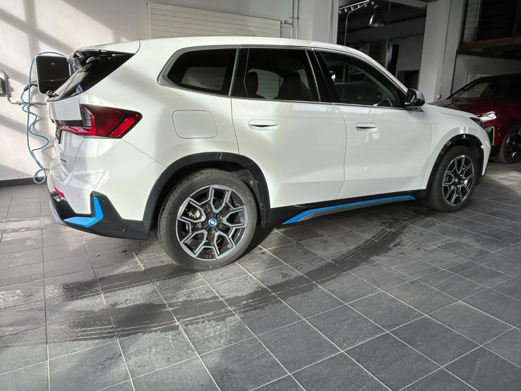 BMW iX1 xDrive