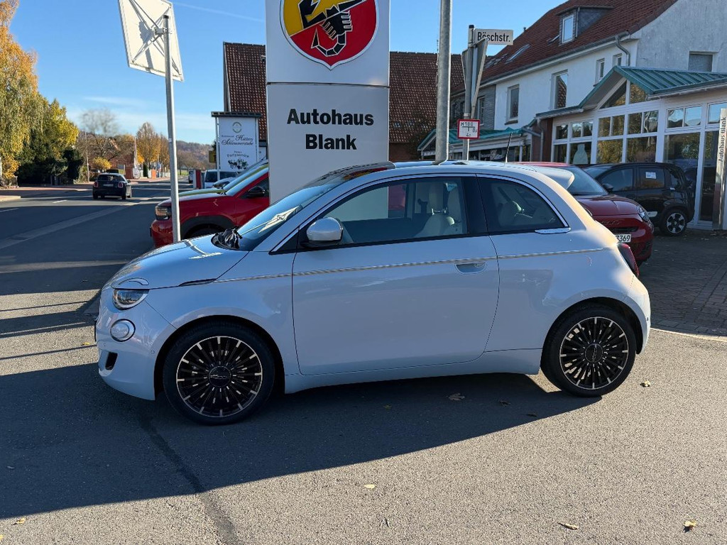 Fiat 500e La Prima