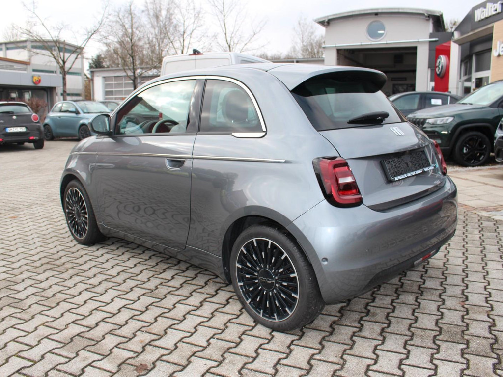 Fiat 500e La Prima