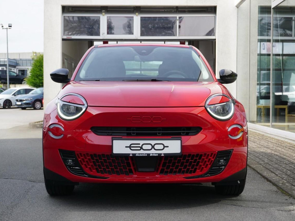 Fiat 600e (RED) 54 kWh LED PDC KLIMA Klima