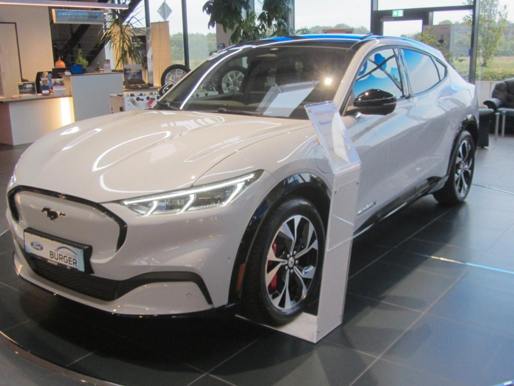 Ford Mustang Mach-E AWD Premium