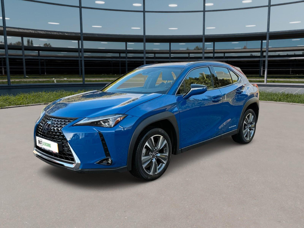 Lexus UX 300 e Mark and Livingston