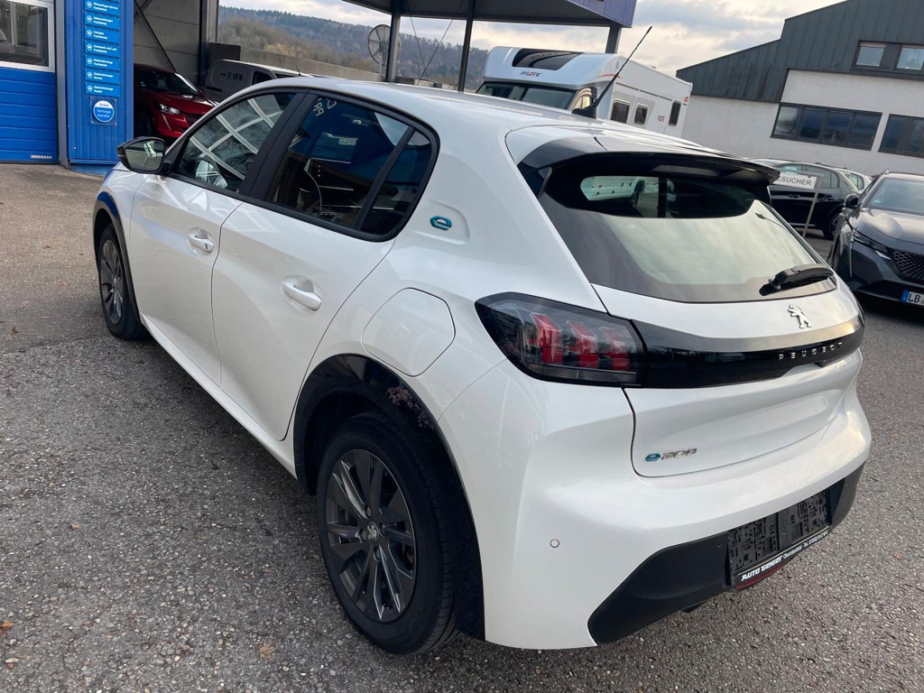 Peugeot e-208