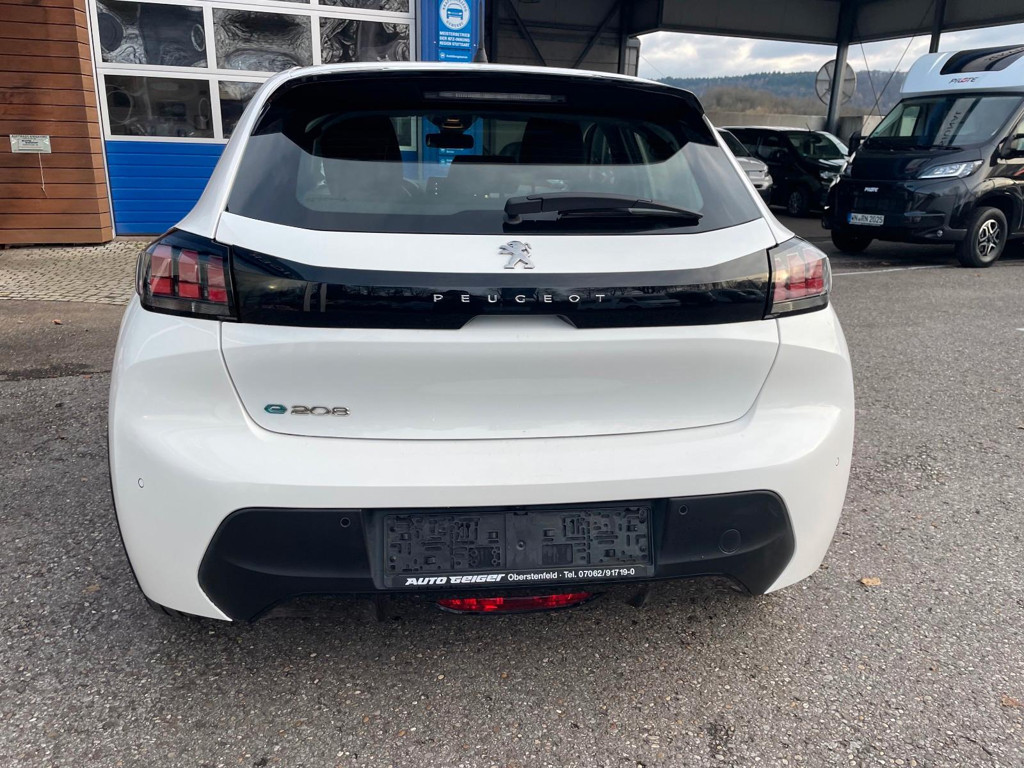 Peugeot e-208