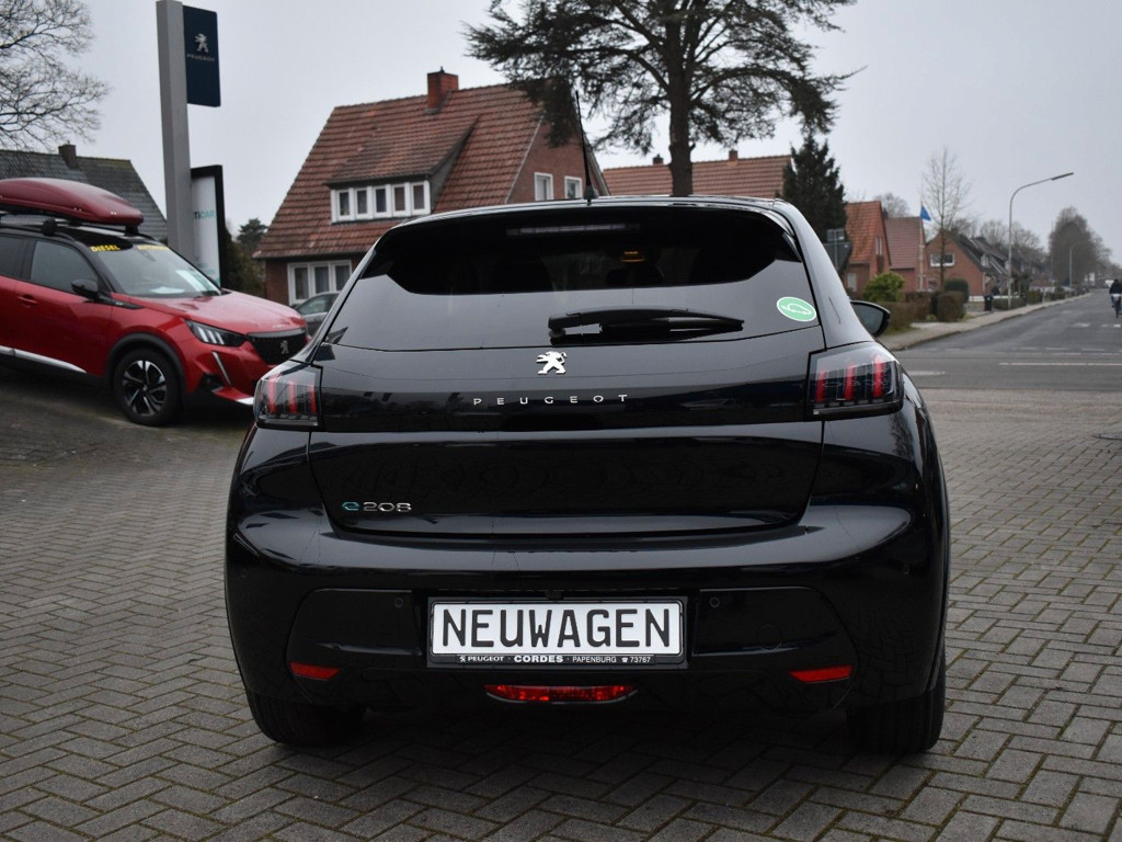 Peugeot e-208