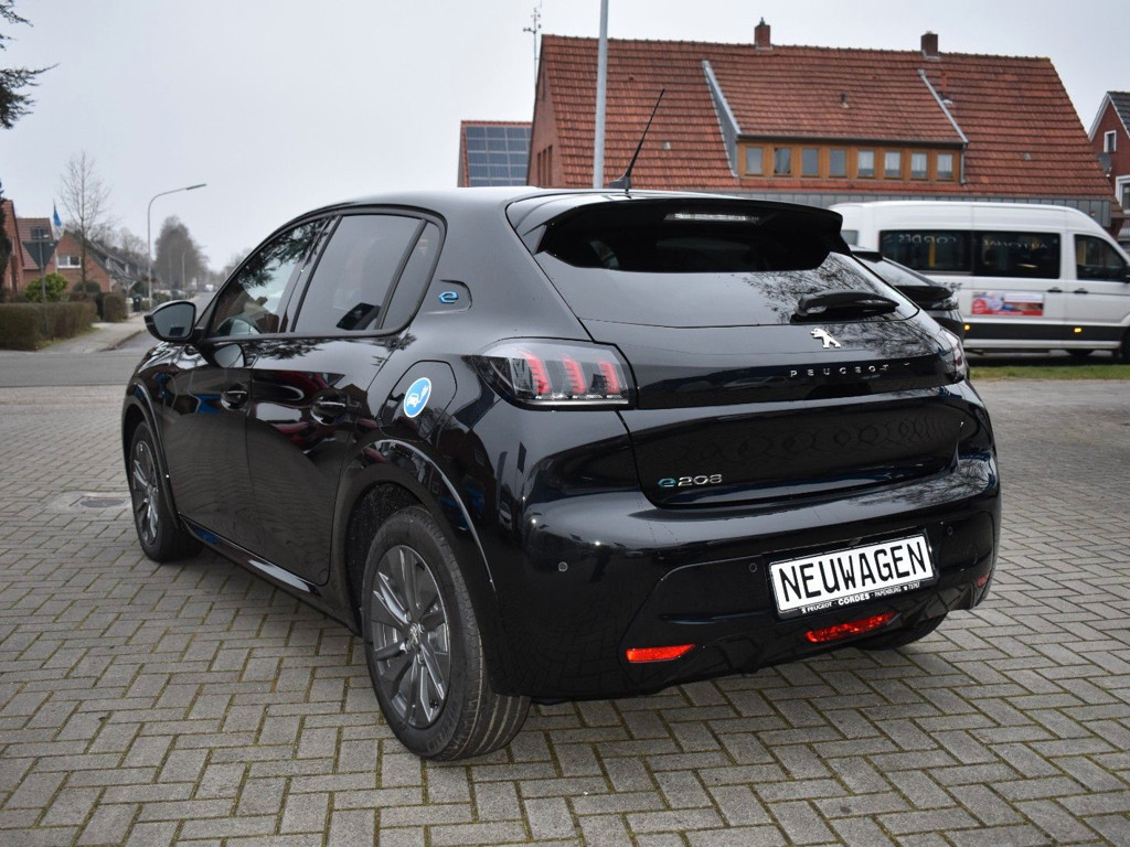 Peugeot e-208