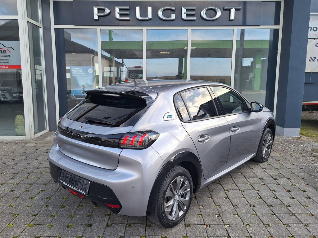 Peugeot e-208