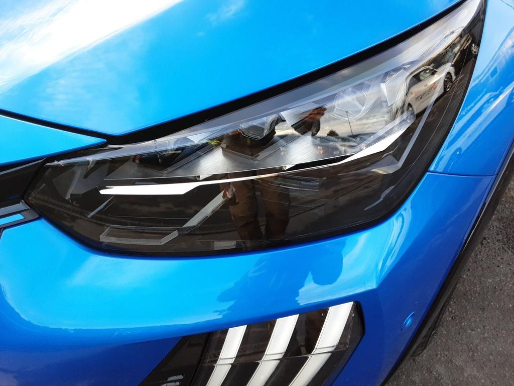 Peugeot e-208