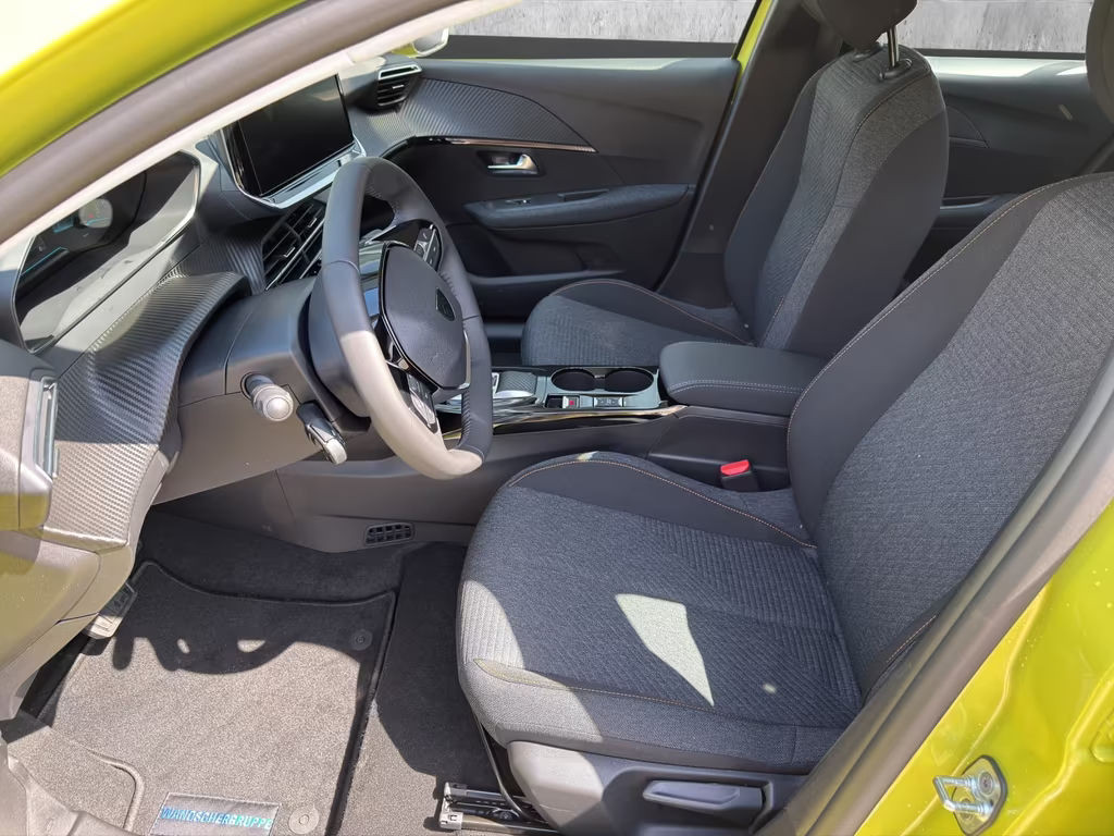 Peugeot e-208