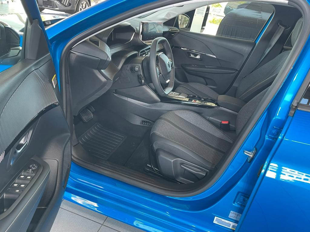 Peugeot e-208