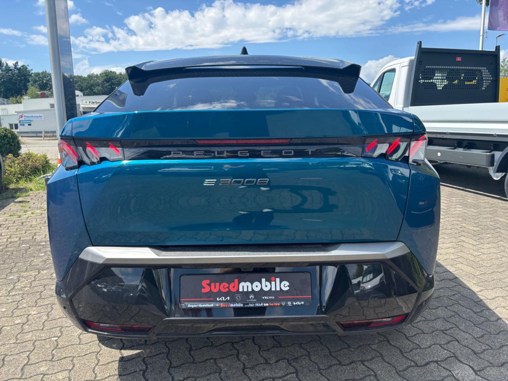 Peugeot E-3008