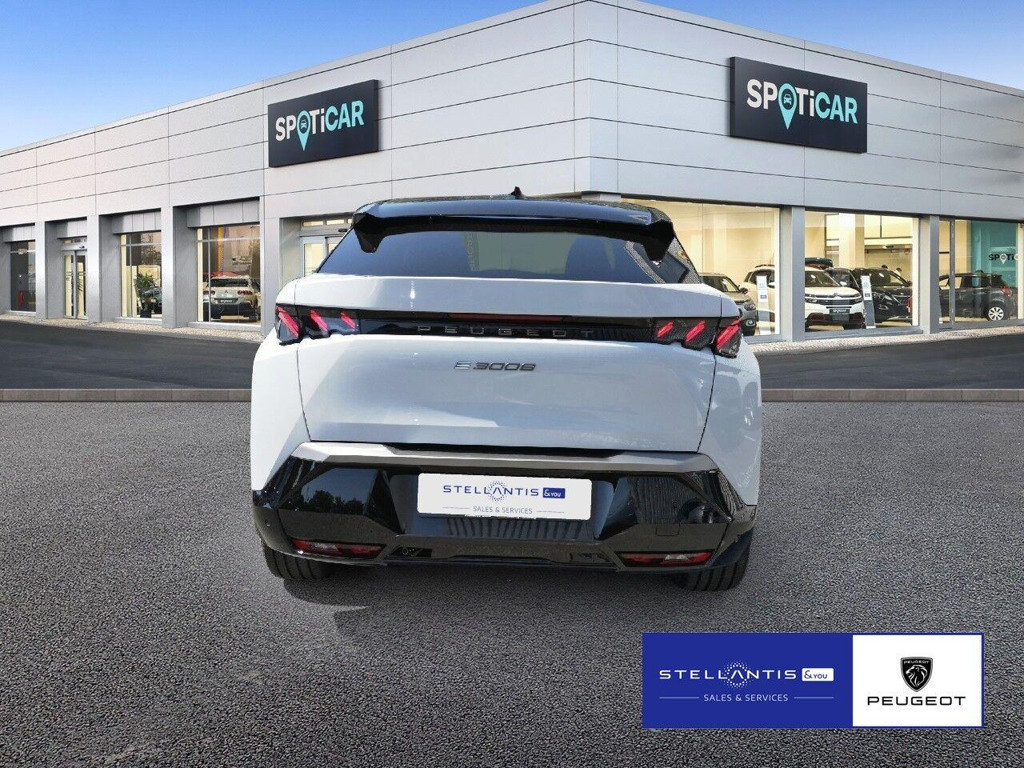 Peugeot E-3008