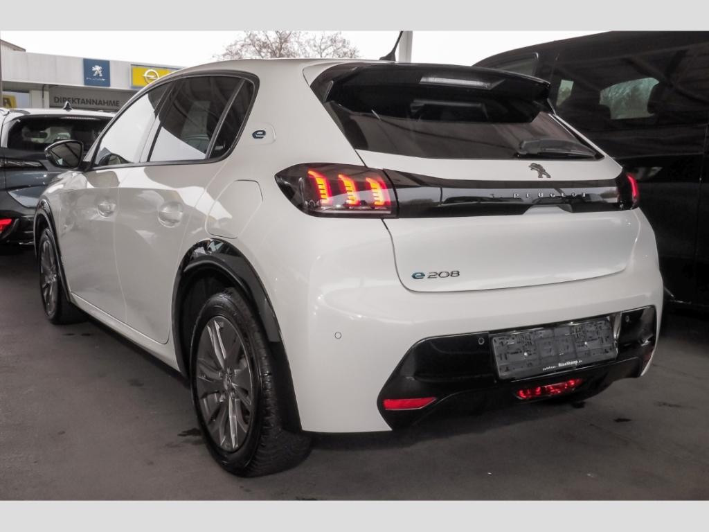 Peugeot e-208