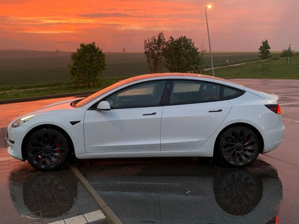 Tesla Model 3 Performance AWD