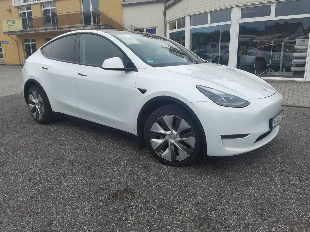 Tesla Model Y Long Range AWD