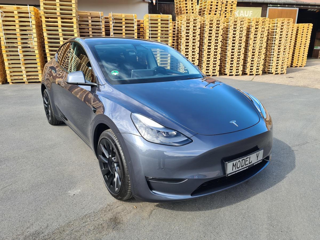 Tesla Model Y RWD Standard Range