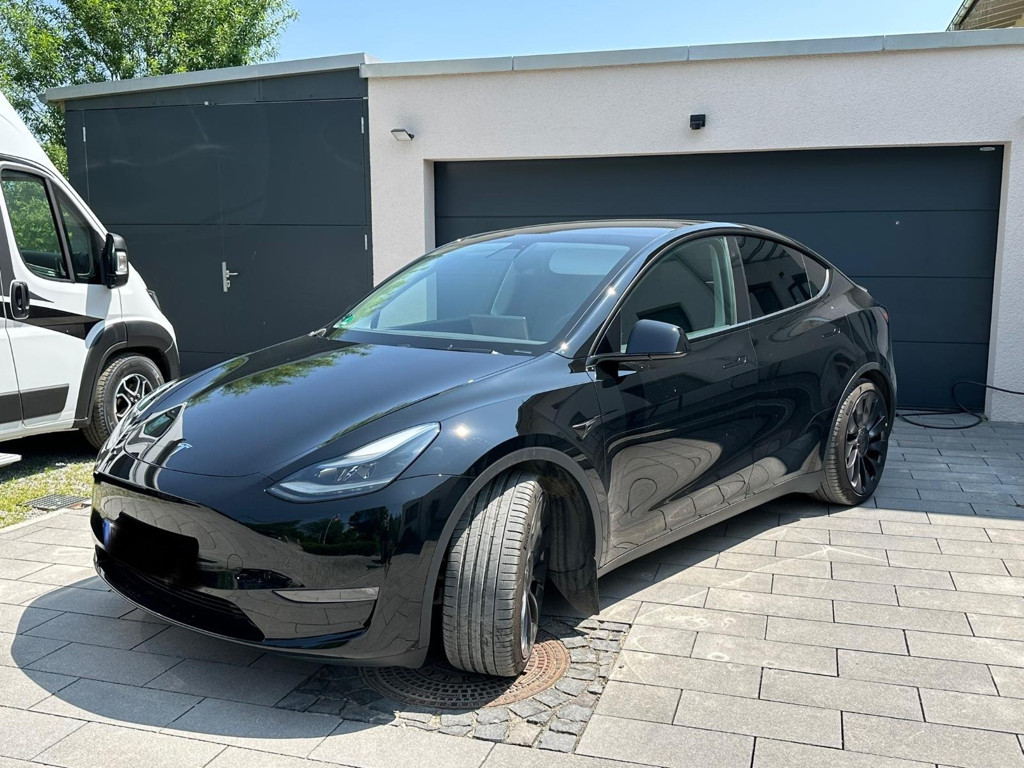 Tesla Model Y Performance Dual Motor AWD