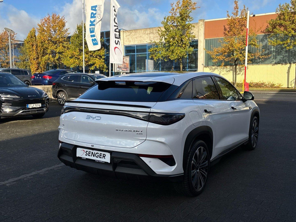 BYD Sealion 7