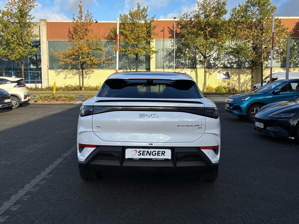BYD Sealion 7