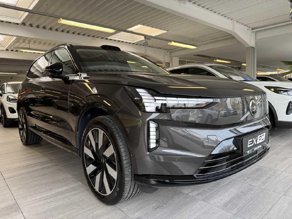 Volvo EX90