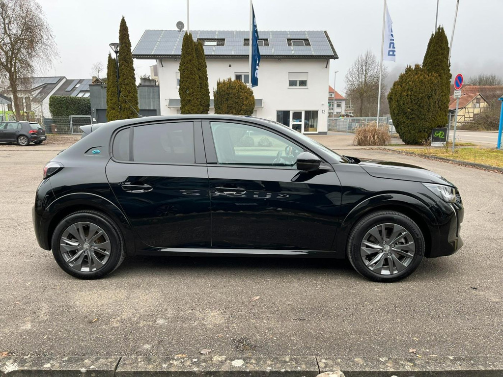 Peugeot e-208