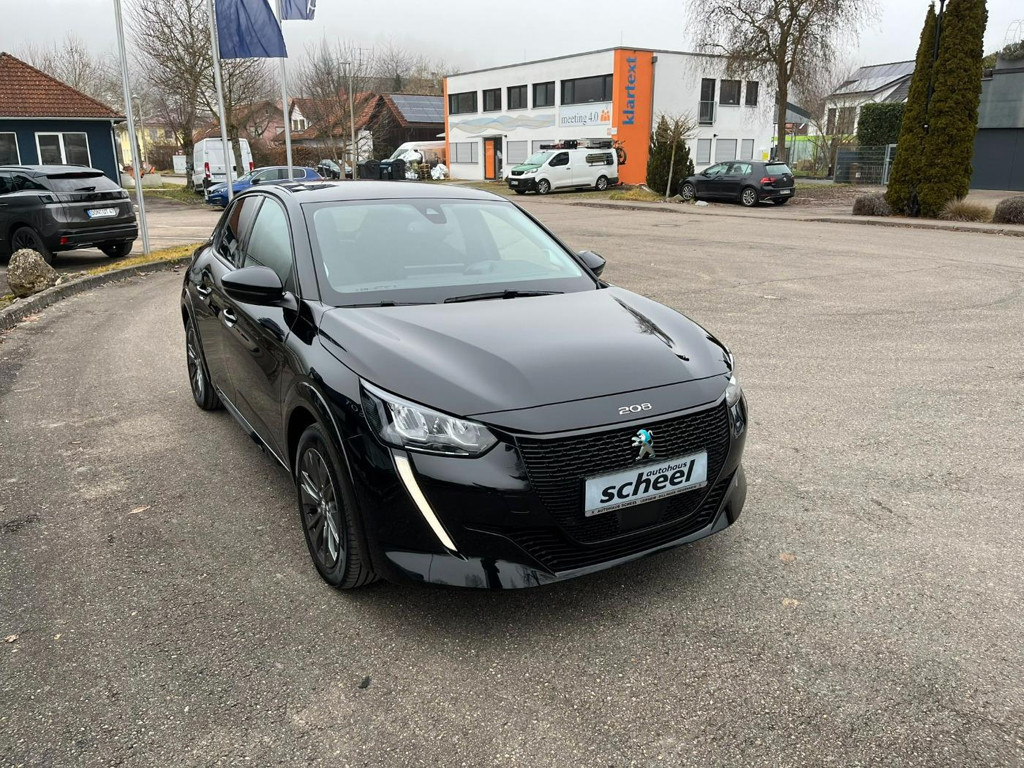 Peugeot e-208