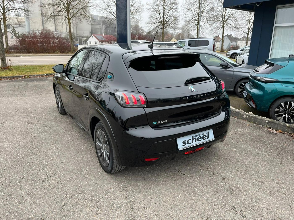 Peugeot e-208