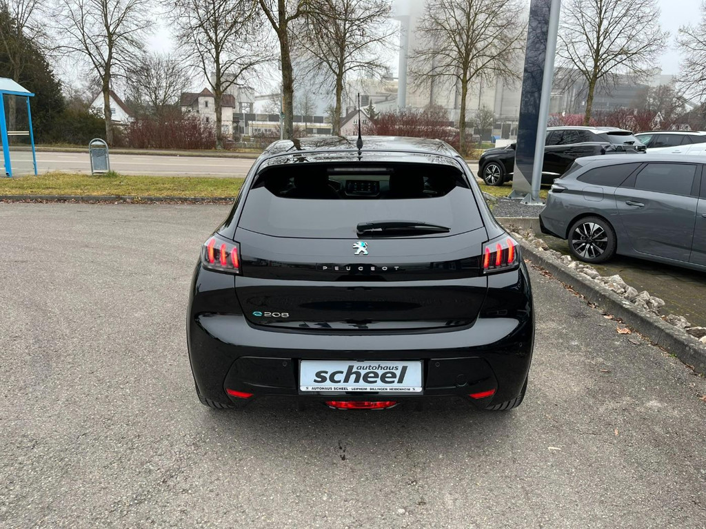 Peugeot e-208