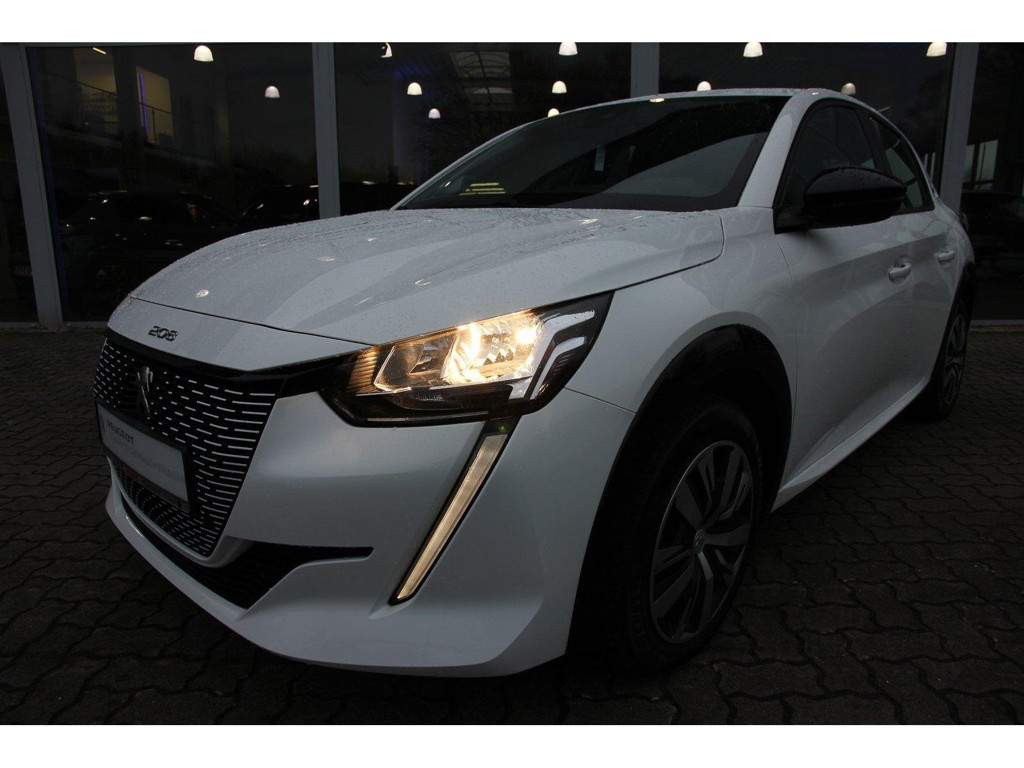 Peugeot e-208