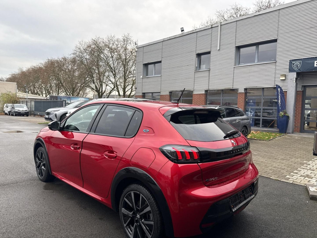 Peugeot e-208
