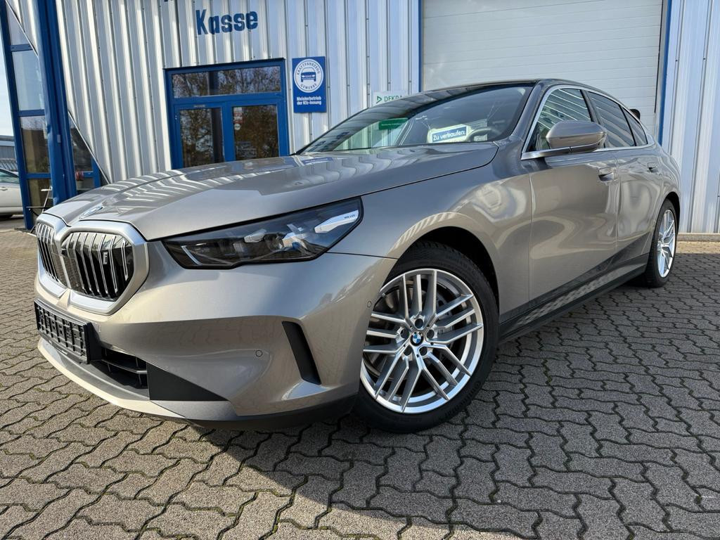BMW i5 Sedan