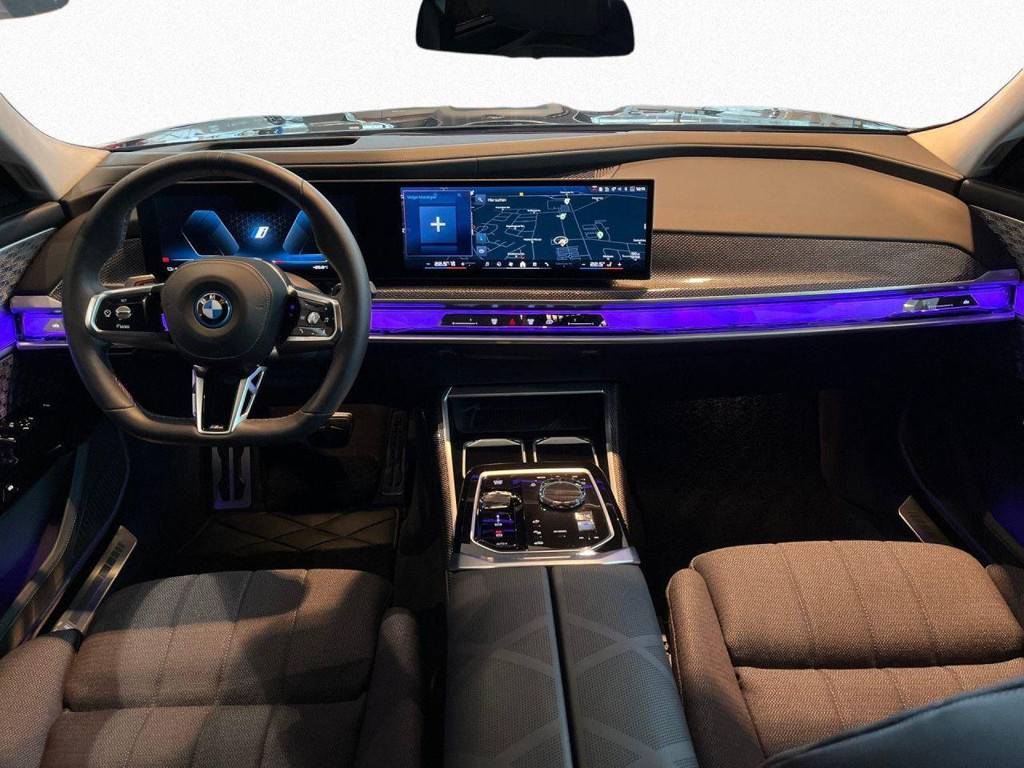 BMW i7
