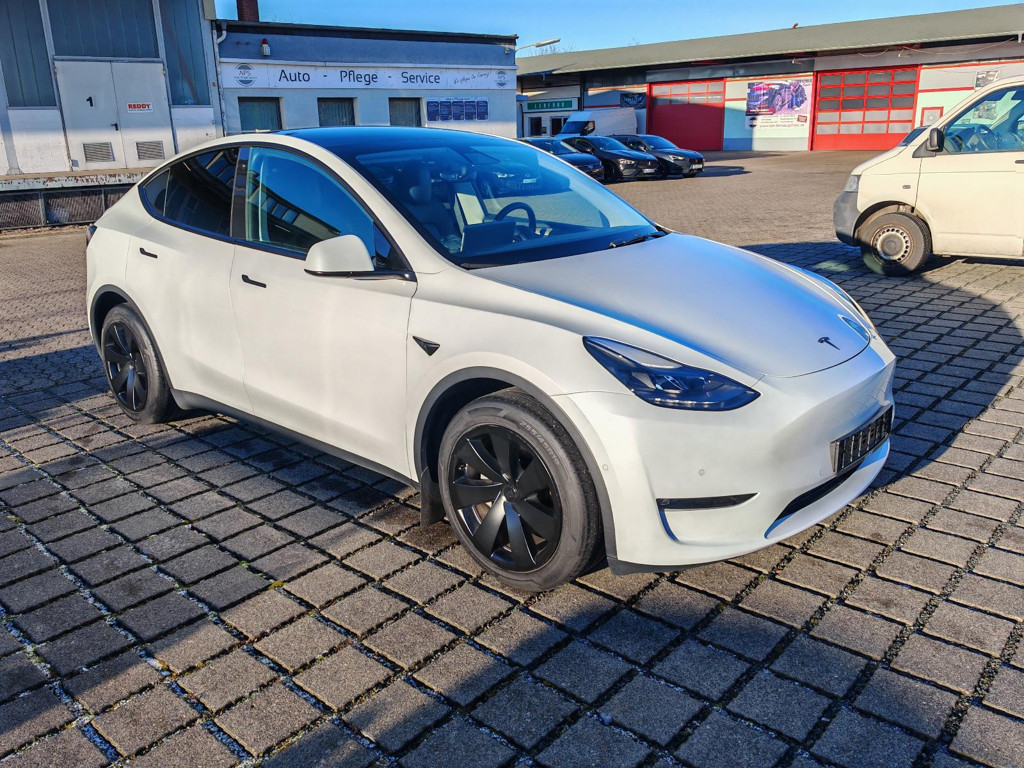 Tesla Model Y AWD
