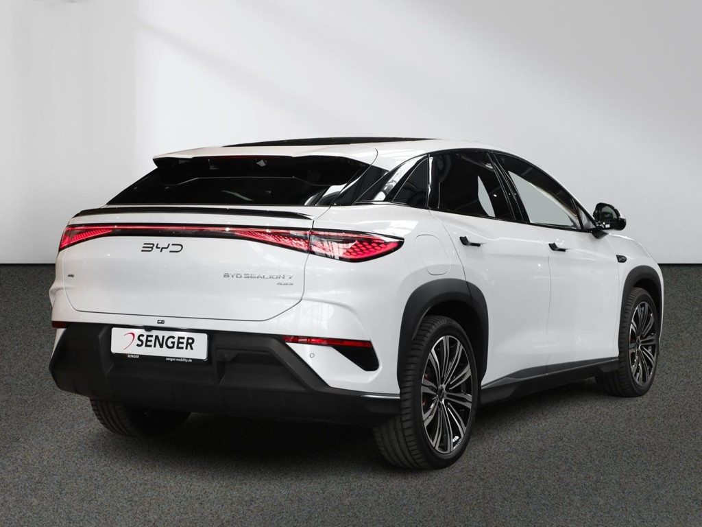BYD Sealion 7
